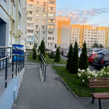 Ньютона вул., 108
