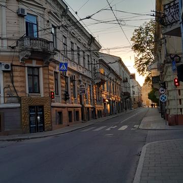Українська вул., 3