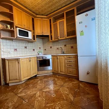 Каштанова вул., 15-Б