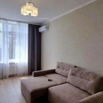 Євгена Сверстюка вул. (Марини Раскової), 6