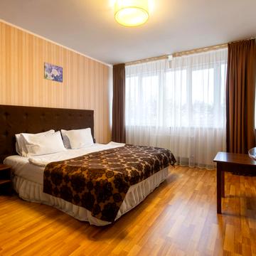 Петра Сагайдачного вул., 5