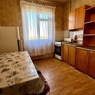 Юності вул., 1