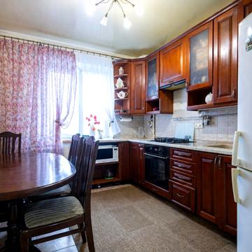 Зої Гайдай вул., 10