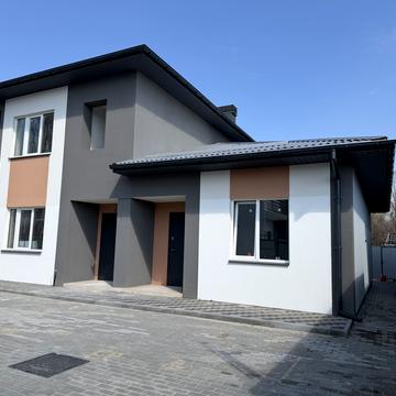Молодіжна вул., 11