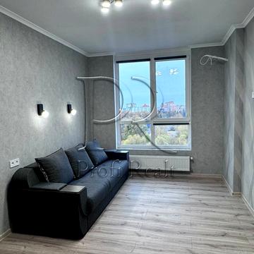 Машинобудівників вул., 16
