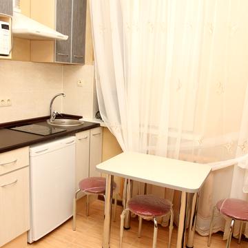 Добровольців вул., 24