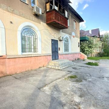 Ахієзерів вул. (Халтуріна), 1