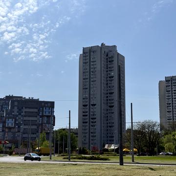 Героїв просп., 1-Б