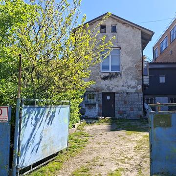 Героїв пл., 27