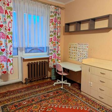 Анни Ахматової вул., 35