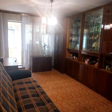 Космонавтів вул., 56