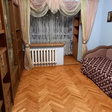 Коломийська вул., 4
