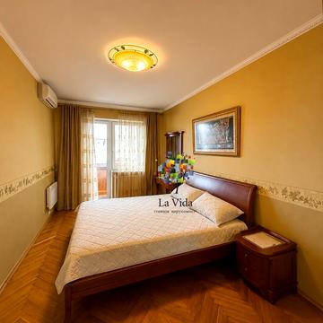 Володимира Івасюка просп. (Героїв Сталінграду), 42-Б