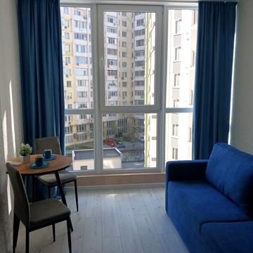 Ковалевського узвіз, 7