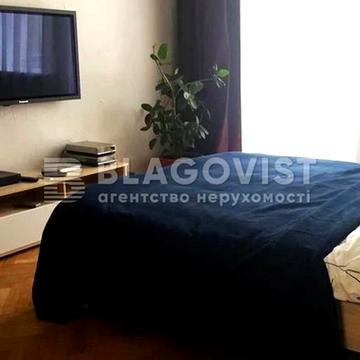 Трьохсвятительська вул., 9