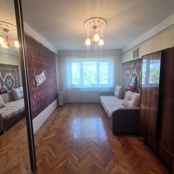 Героїв Космосу вул., 1