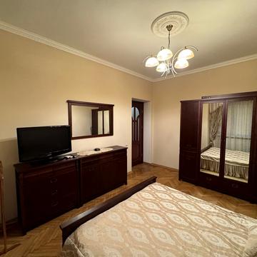 Дмитра Вітовського вул. (), 1