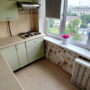 Братиславська вул., 4