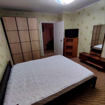 Євгена Патона вул., 2