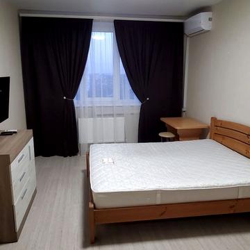 Віталія Нестеренка вул., 1б