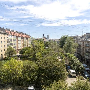 Кардинала Любомира Гузара вул., 7а