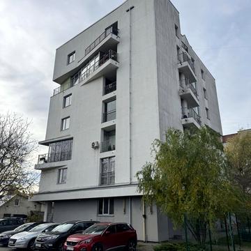 Дністерська вул., 1