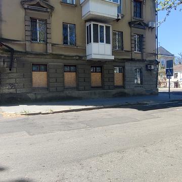Набережна вул., 5