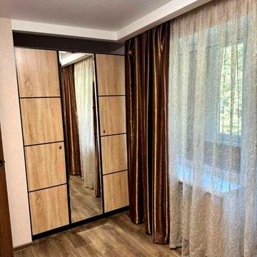 Академіка Янгеля вул., 18
