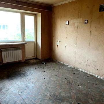 Космонавтів вул., 27/2
