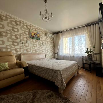 Європейського Союзу просп. (Правди), 5-Б