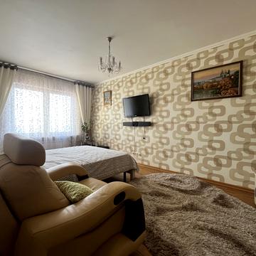 Європейського Союзу просп. (Правди), 5-Б