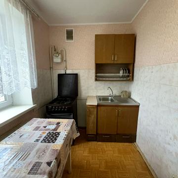 Прикордонника Лазаренка вул., 8/1