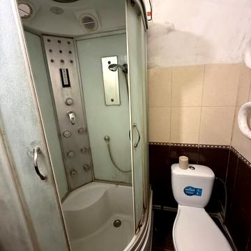 Камянецька вул., 68