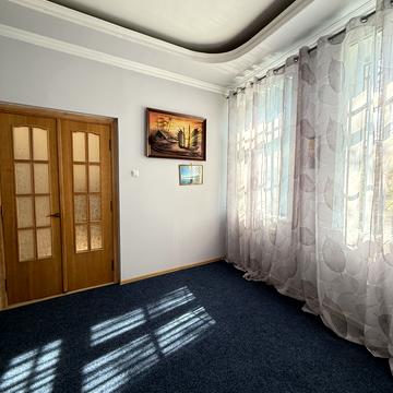 Богдана Хмельницького вул., 179