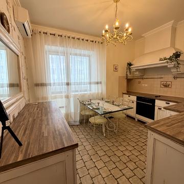Валерія Лобановського вул., (вул. Лобановського, 36)