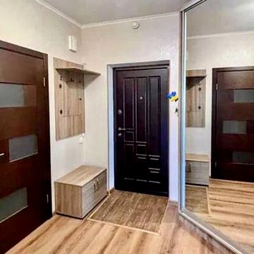 Анни Ахматової вул., 22
