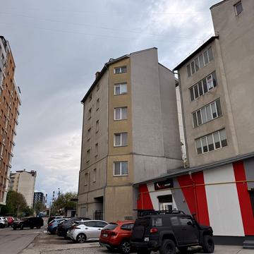 Ігоря Білозіра вул., 8