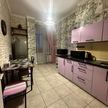 Михайла Грушевського вул., 39/3 к2
