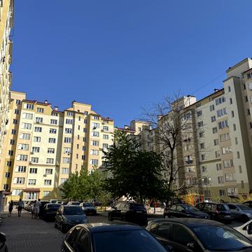 Яблунева вул., 2