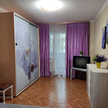Академіка Корольова вул., 34