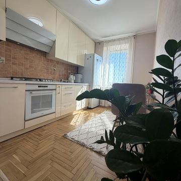 Повітряна вул., 23