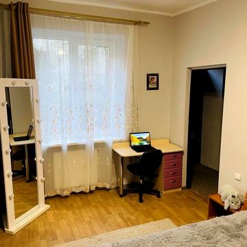 Бернарда Меретина вул., 8