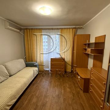 Милославська вул., 17