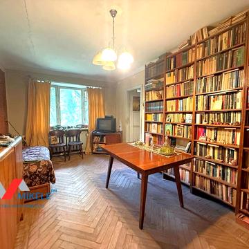 Будівельників вул., 12