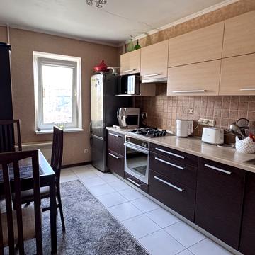 Автозаводська вул., 93