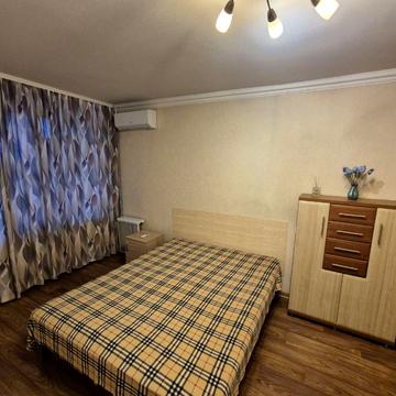 Павла Тичини просп., 6