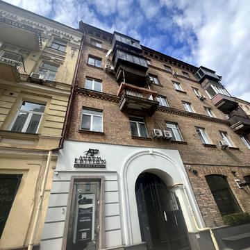 Шота Руставелі вул., 10