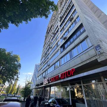 Вячеслава Чорновола вул., 30