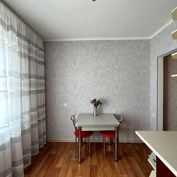 Академіка Сахарова вул., 44