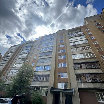 Тролейбусна вул., 18